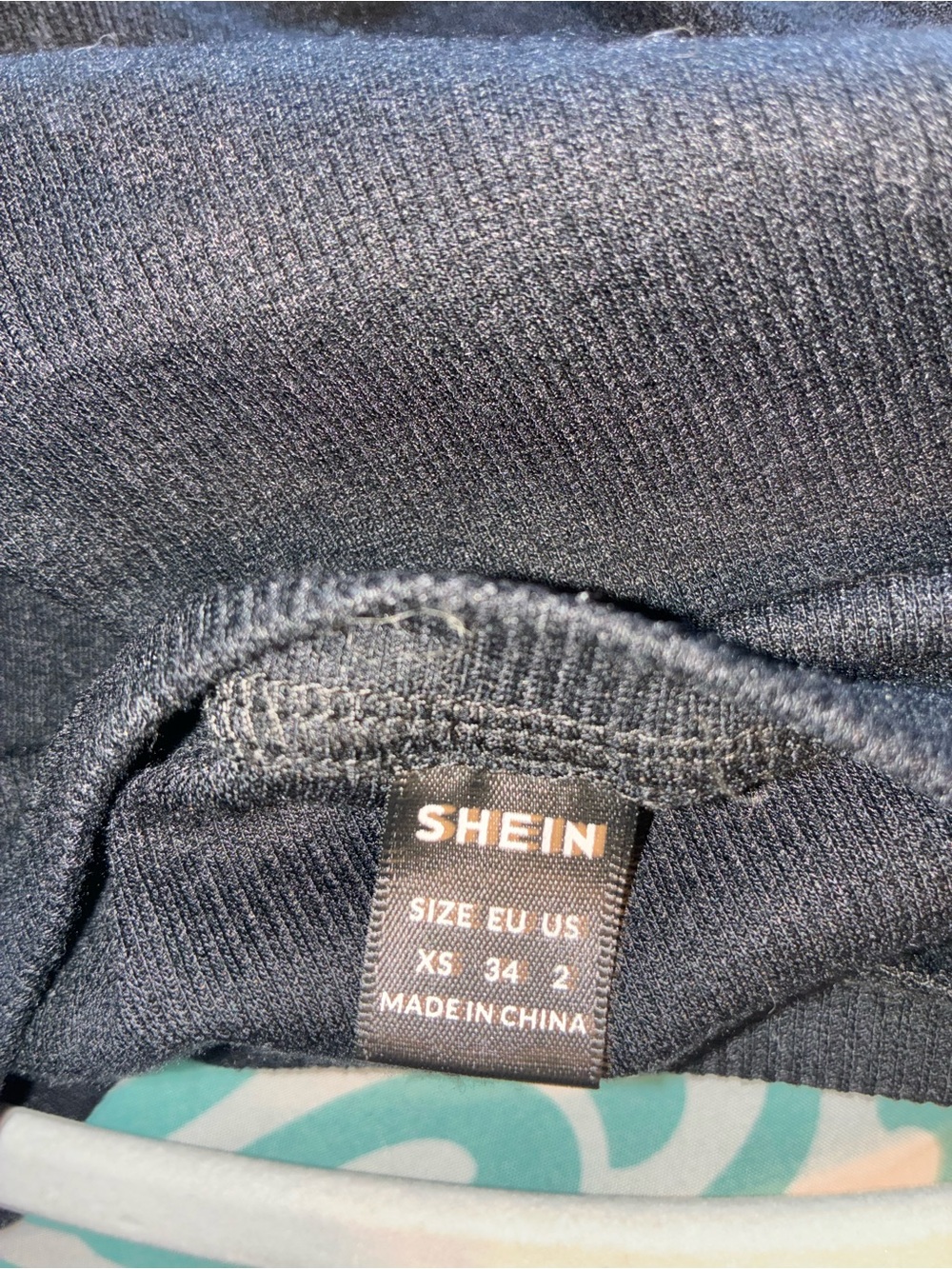 SHEIN Black Ribbed Butterfly Side Tie Crop Top - Picture 3 of 3